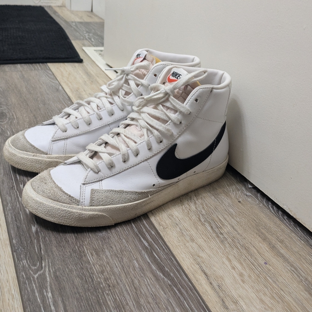 Nike White and Black Women's Sneakers